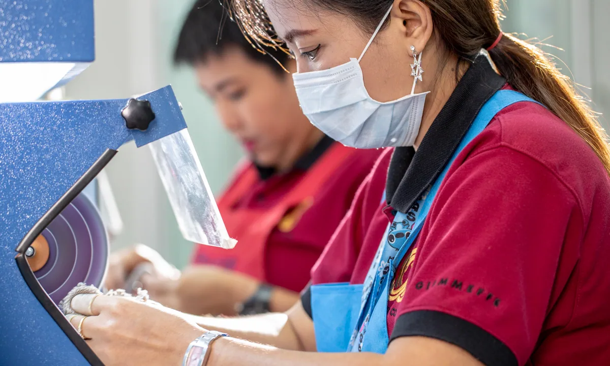 Setters working at the bench in Bangrak, Bangkok